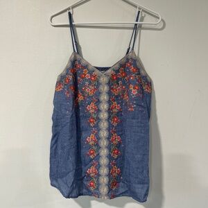💓NWT! Beautiful Embroidered Floral Applique Top